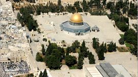 AFP - File photo dated 04 October 2004 shows an aerial view of al-Aqsa mosque compound, the third