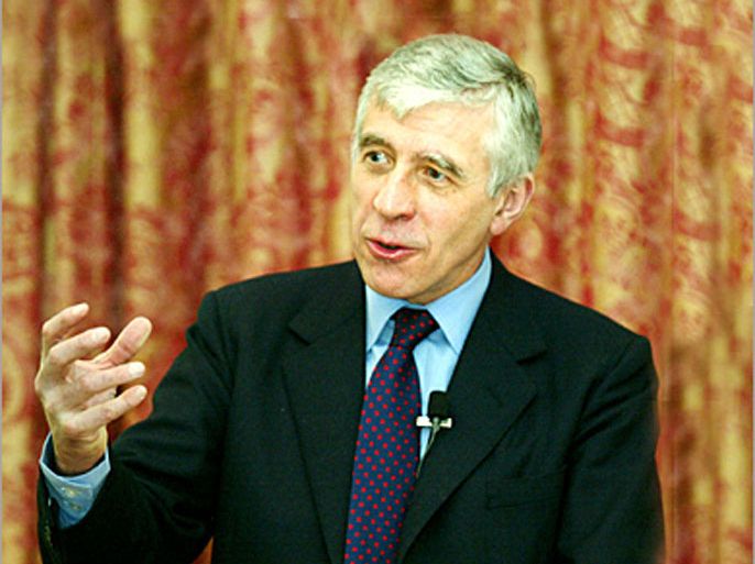 REUTERS - British Foreign Secretary Jack Straw addresses a seminar on UK-Japan Collaboration on Climate Change Modelling, at