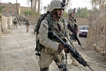 f_US Marines from the 1st Battalion patrol the town of Haditha, west of Baghdad, 28
