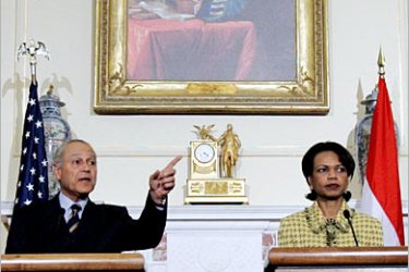 f - Egyptian Foreign Minister Ahmad Aboul Gheit (L) answers questions from the media during a joint news conference with US Secretary of State Condoleezza Rice following their