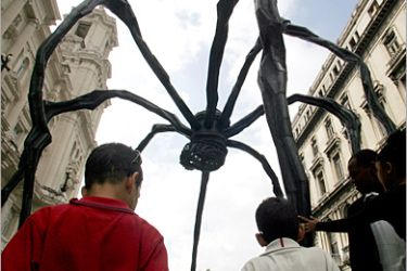 REUTERS/ Cubans admire Louise Bourgeois' monumental "Maman" spider set up between two colonial buildings in Old Havana,
