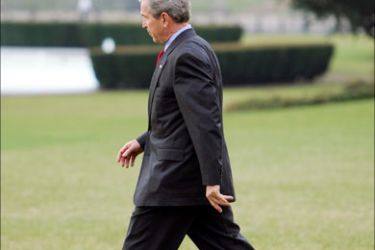 f_US President George W. Bush leaves the White House 21 March 2005, in