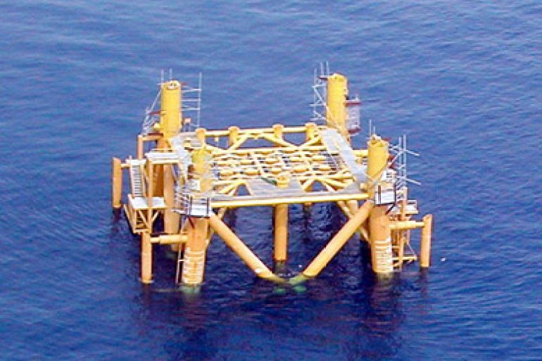 f/This 04 August 2004 combo show gas platforms at East China Sea near Japan-China border. Japan will agree to a Chinese proposal to jointly develop natural gas fields in the East China Sea, one of the most intense disputes in the tensions between the two countries, a news report said 22 April 2005. AFP