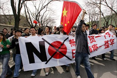 f_demonstrators carrying Chinese flags and