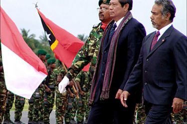 f_Indonesian President Susilo Bambang Yudhoyono (C) and East Timorese