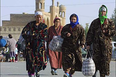 f_Uzbek women walk on the street in downtown Karshi, a small town in