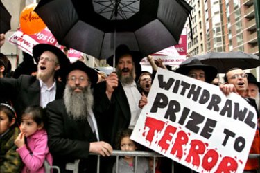 r - Ultra-Orthodox Jewish demonstrators protest against Israel's Prime Minister Ariel Sharon in New York May 22, 2005. Shouting "Jews don't deport Jews