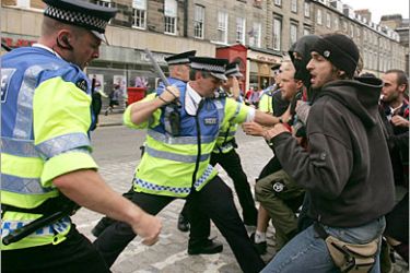 REUTERS/ Police and protestors clash during skirmishes in central Edinburgh July 4, 2005. Riot police used mounted and baton charges to quell disturbance and ring fence protestors who