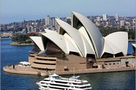 AFP - A tourist cruise boat (below) sails past the Sydney Opera House, 26 August 2005. Al-Qaeda is preparing an attack on a big financial centre in Asia, such as Tokyo, Singapore or