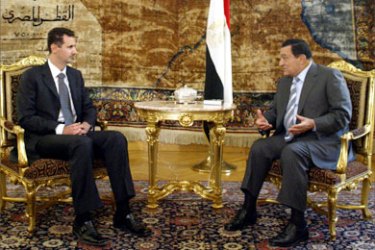 Egyptian President Hosni Mubarak meets with his Syrian counterpart Bashar al-Assad in Cairo, 25 September 2005. The visit of Assad comes at a time after the United Nations team investigating the assassination of former Lebanese prime minister Rafiq Hariri completed its mission in Damascus. The killing of Hariri heightened international pressure on Damascus, which ended its 29-year troop presence in its smaller neighbour in April. AFP PHOTO/KHALED DESOUKI