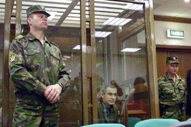 afp/The imprisoned former head of the Yukos oil company, Mikhail Khodorkovsky, sits in the defendant's box in the Moscow city court during his appeal hearing, 20 September 2005.