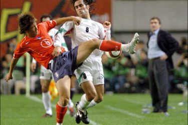 afp - Iranian Ali Karimi (C) vies for the ball with South Korean Kim Jin-Kyu (L) during their friendly football match in Seoul, 12 October 2005. South Korea won the match 2-0