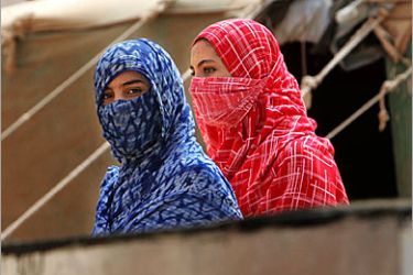 AFP / Western Saharian women walk along tents in the 27 February refugee camps of Tindouf, home for three decades to the Western Saharan refugees in the southwest Algerian