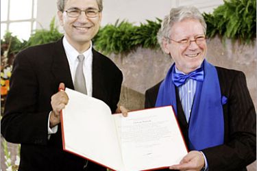 AFP / Turkish novellist Orhan Pamuk (L) is awarded the Peace Prize of the German Book Trade by Dieter Schormann, chairman of the German Book Trade Association, 23
