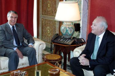 Spanish Foreign Minister Miguel Angel Moratinos (R) meets his Moroccan counterpart Mohamed Benaissa (L) in Rabat, 11 October 2005. Moratinos said that illegal immigration should be dealt with firmly but, above all, humanely. AFP PHOTO/Oubais