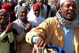 r_Ethiopian Muslims take advantage of a period of relative calm after two days of bloody violence