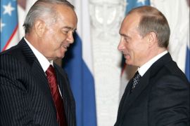 afp - Russian President Vladimir Putin (R) and his Uzbek counterpart Islam Karimov shakes hands after a documents signing ceremony in the Kremlin 14 November 2005,