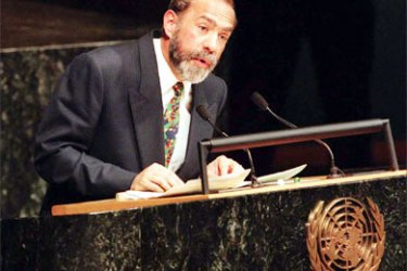 (FILES) Picture dated 27 September 1995 shows Mexican Foreign Minister Jose Angel Gurria addresses the 50th session of the United Nations General Assembly in New York. Mexican candidate Angel Gurria has gotten the backing of a clear majority of OECD members as the group prepares to select its next secretary general