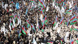f_Supporters of ruling Azerbaijani party Yeni attend a rally in Baku, 04 November 2005