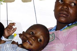 r_A mother and child, both HIV positive, are seen at the Parirenyatwa Hospital in Harare 24 November 2005 where