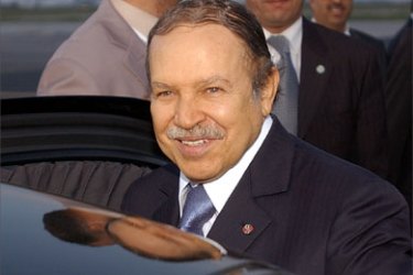 (FILES) Algerian President Abdelaziz Bouteflika smiles 15 November 2005 upon his arrival at Tunis airport, on the eve of the opening of a three-day UN World Summit on the Information Society (WSIS).