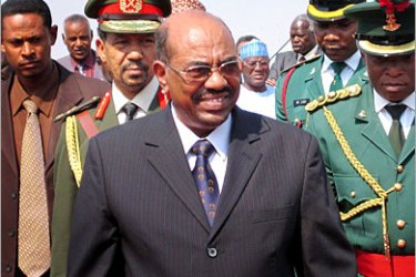 REUTERS/ Sudan's President Omar Hassan al-Bashir (C) is greeted by Nigerian officials during his arrival in the Nigerian capital of Abuja December 19, 2005. Al-Bashir discussed progress