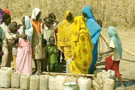 معاناة نساء النيل الأزرق في نقل الماء4