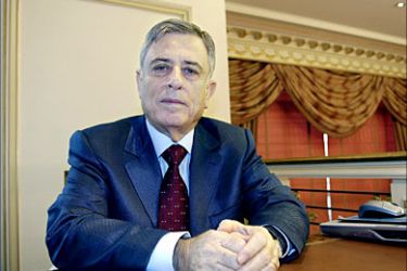 f_Former Syrian vice president Abdul Halim Khaddam poses at his French residence, 07 January 2006