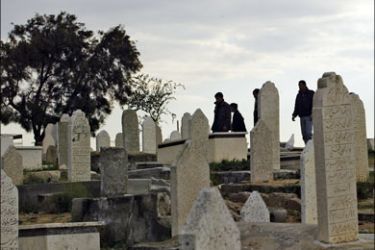 afp - Palestinians visit graves of relatives at the Islamic cemetary in Gaza City, on the first day of Eid al-Adha, 10 January 2006