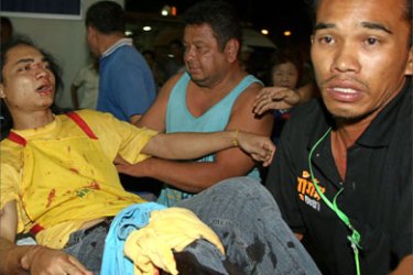 An injured Thai man cries in pain on his way for treatment after a bomb blast in Thailand's restive southern Yala province, 04 February 2006