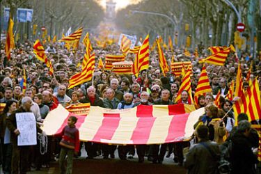 f_Hundreds of thousands of Catalan demostrators march through Barcelona under the slogan "We are