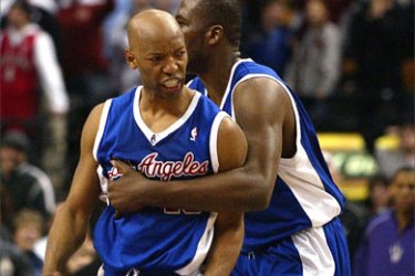 Los Angeles Clippers' Sam Cassell (L) is congratulated by teammate Elton Brand after scoring a three-point shot to take the game into overtime during their NBA game against the Los Angeles Clippers in Toronto February 5, 2006.