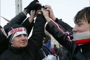 afp - Supporters of main Belarus opposition presidential candidate Alexander Milinkevich protest in Minsk 23 March 2006. Belarussian protestors camped out for a fifth day in