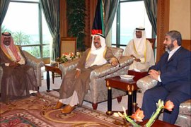 f_Emir of Kuwait Sheikh Sabah al-Ahmad al-Jaber al-Sabah (C) meets with Hamas political