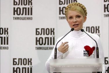epa00678169 Leader of the opposition block Yulia Timoshenko speaks to the media