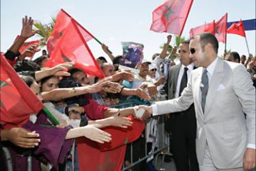 F__Moroccan King Mohammed VI greets hundreds of people as they take to the streets 20 March 2006