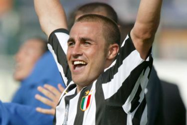 Juventus' defender Fabio Cannavaro celebrates after scoring the equalizer goal during the italian serie A football match at Sant' Elia stadium in Cagliari,