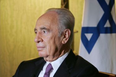 Israel former premier Shimon Peres answers journalists' question during a press conference in rome, 06 April 2006, after an audience with Pope Benedict XVI.