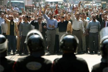Protesters shout in front of Egyptian riot police during clashes in Cairo May 18, 2006. Plainclothes security men beat, kicked and clubbed protesters demonstrating in support of Egyptian judges and judicial independence in Cairo on Thursday.