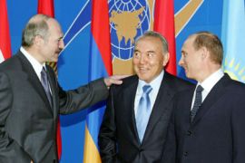 Russian President Vladimir Putin (R), Kazakh President Nursultan Nazarbayev (C) and their Belarus's counterpart Alexander Lukashenko (L) talk prior to a meeting