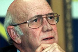 Former South African President F.W. de Klerk ponders a point during a news conference in South Africa, February 12, 1997. De Klerk's condition has worsened and he has had to undergo a second operation in a week for colon cancer, local media reported on June 9, 2006.