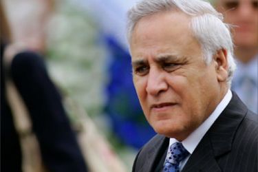 Israeli President Moshe Katsav attends the official welcoming ceremony at the Tomb of Unknown Soldier in the Bulgarian capital Sofia June 11, 2006.