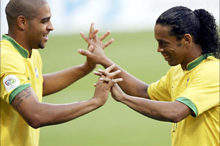 r_Brazil's Adriano (L) and Ronaldinho celebrate after Adriano scored against Australia during their Group F World Cup soccer match in Munich June 18, 2006. REUTERS/Adnan Hajj (GERMANY)