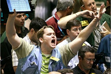 AFP - A trader in the crude oil options pit yells out during trading at the New York Mercantile Exchange in New York 07 July 2006. AFP PHOTO Timothy A. CLARY