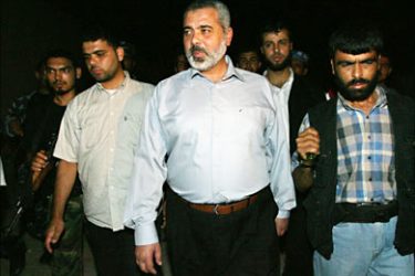 r_Palestinian Prime Minister and Hamas leader Ismail Haniyeh (C) visits his office in Gaza city early July 2, 2006. Israel's air force attacked the office of Palestinian Prime Minister Haniyeh on Sunday in the latest phase of a Gaza offensive