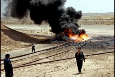 afp/Members of the Oil Protection Police secures the site of a burning oil pipeline near the northern city of Kirkuk, 03 July 2006