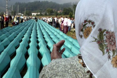 afp/A Bosnian Muslim woman from the eastern Bosnian town of Srebrenica prays 11 July 2006 in Potocari in front of the remains of 505 victims, aged between 15 and 78, who will be buried on the 11th anniversary of the Srebrenica massacre.