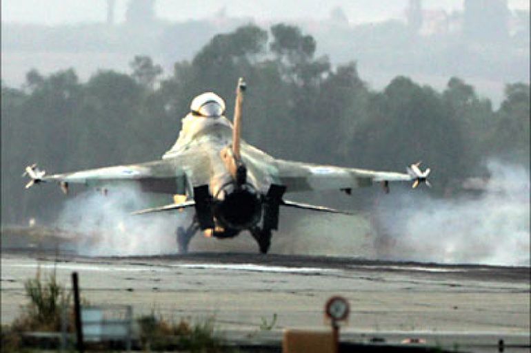 f_An Israeli F16C Jet fighters returns back from a bombing mission over Lebanon at the Ramat David Israeli air force base in northern Israel 20 July 2006
