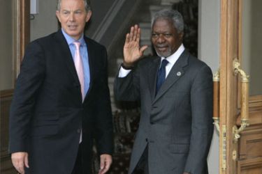 British Prime Minister Tony Blair (R) and UN Secretary General Kofi Annan (L) arrive to attend a working session of G8 leaders, invited leadres and heads of international organization at the Konstantinovsky Palace, in Strelna,