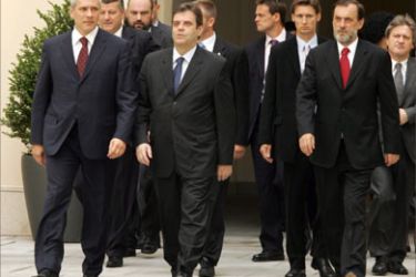 Serbian President Boris Tadic (L), Prime Minister Vojislav Kostunica (2nd L) and Foreign Minister Vuk Draskovic (R) arrive with their delegation 24 July 2006 in Vienna for a round of talks on the future status of UN-administered province if Kosovo.